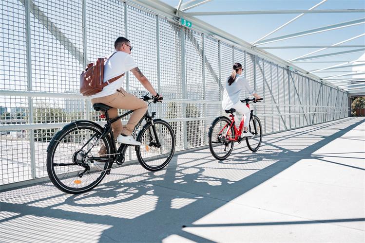 E-Bikes for Commuting: How to Choose the Right Bike for Your Daily Ride - GLEWEL